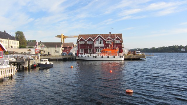 Sett mot nord fra Gjestebrygga, inngang fra Strandgata