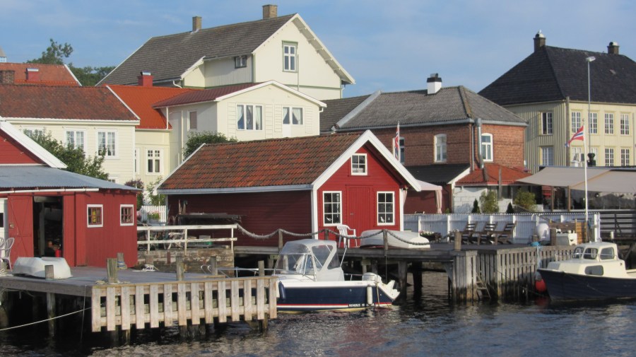 Sett fra Gjestebrygga, inngang fra Strandgata